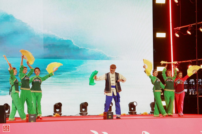 花灯歌舞《游春》 静远 摄