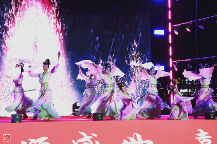 花灯歌舞《人面桃花》 静远 摄