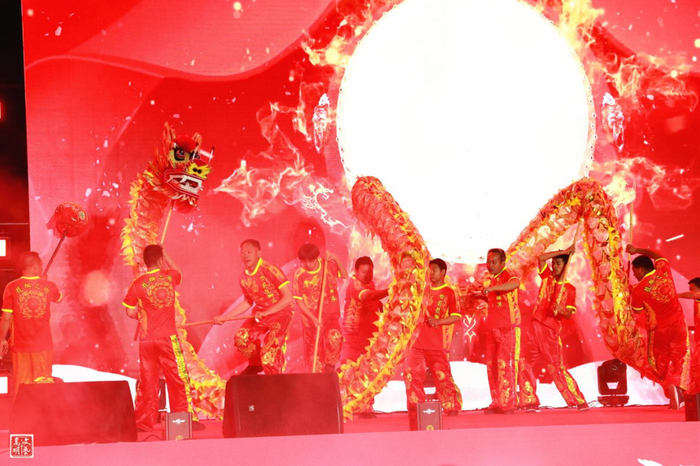 《中国龙》 静远 摄