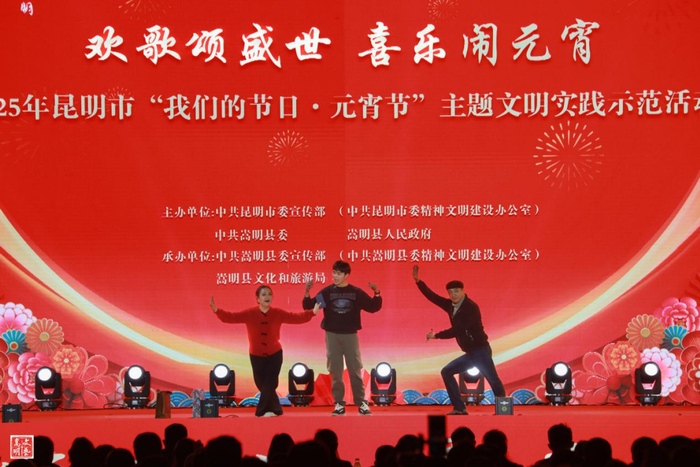 小品《下一个会是谁》 李文 摄