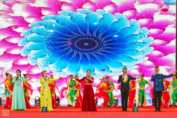 花灯歌舞《我在嵩明等你来》 杜立新 摄