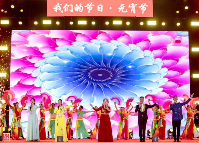 花灯歌舞《我在嵩明等你来》 李睁 摄