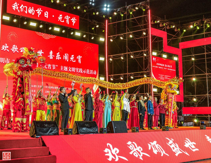 晚会现场 杜立新 摄