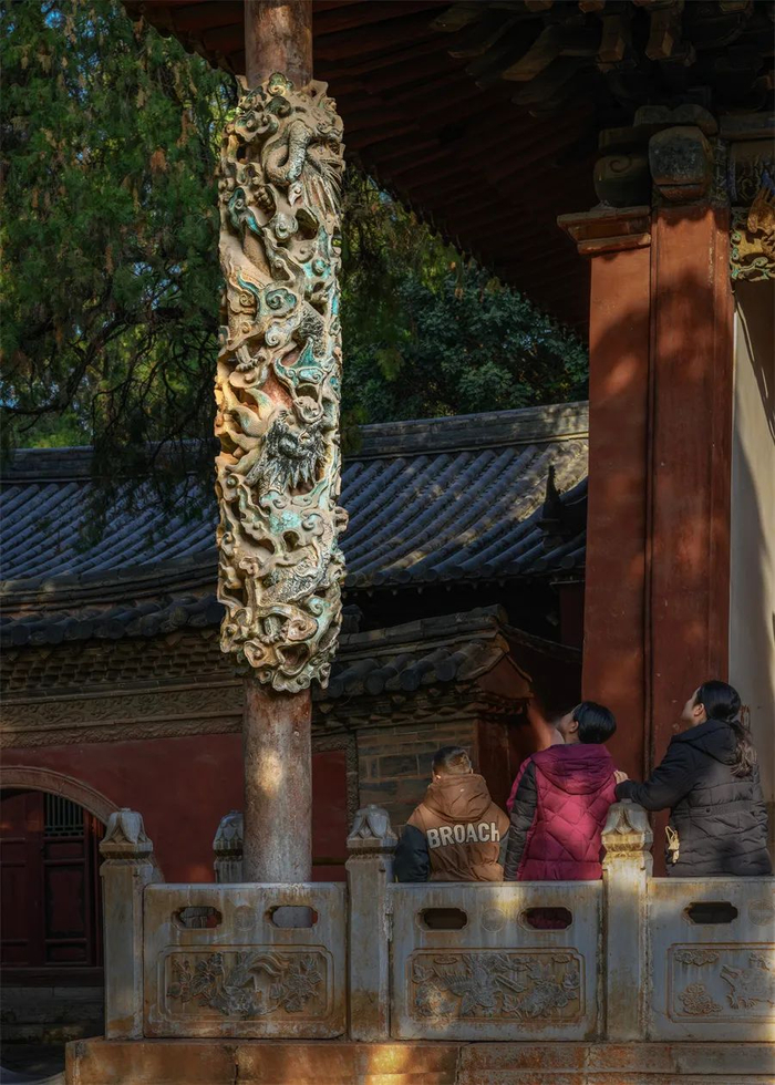 （《石龙抱柱》，崔云 摄）