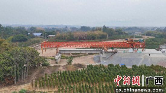 图为作业现场。黄宁莉 摄