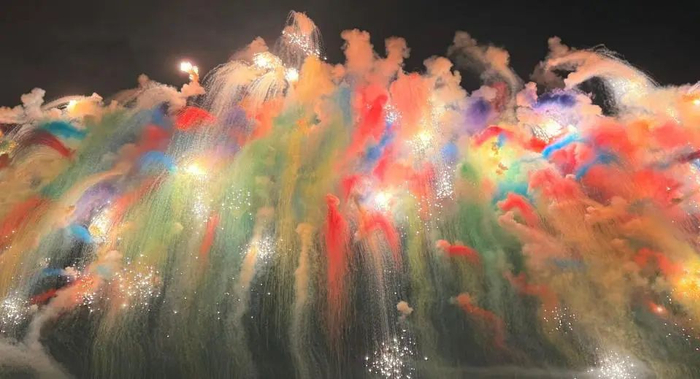 七彩祥云烟花。图/受访者提供