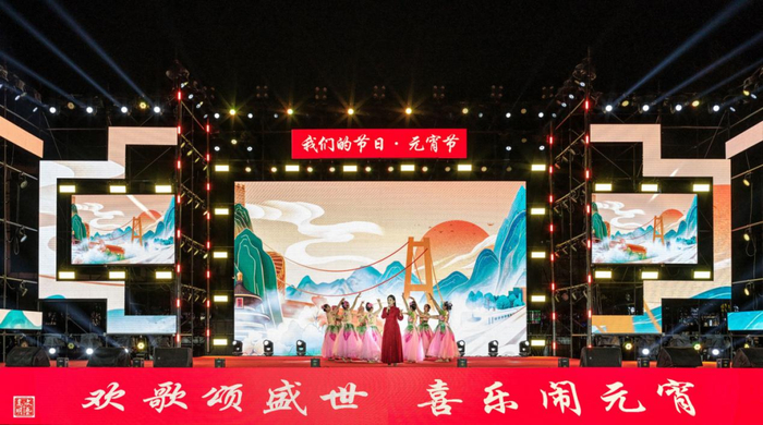 歌曲《春风十万里》《玛依拉变奏曲》 杜立新 摄