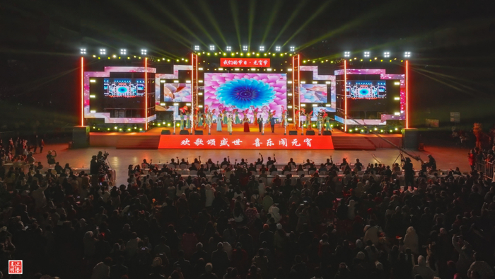 花灯歌舞《我在嵩明等你来》 李文 摄