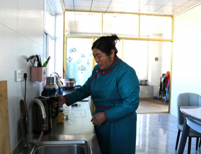 在内蒙古兴安盟科右前旗满族屯满族乡特布格日乐嘎查，牧民们实现了“用电自由”。（内蒙古民委供图）