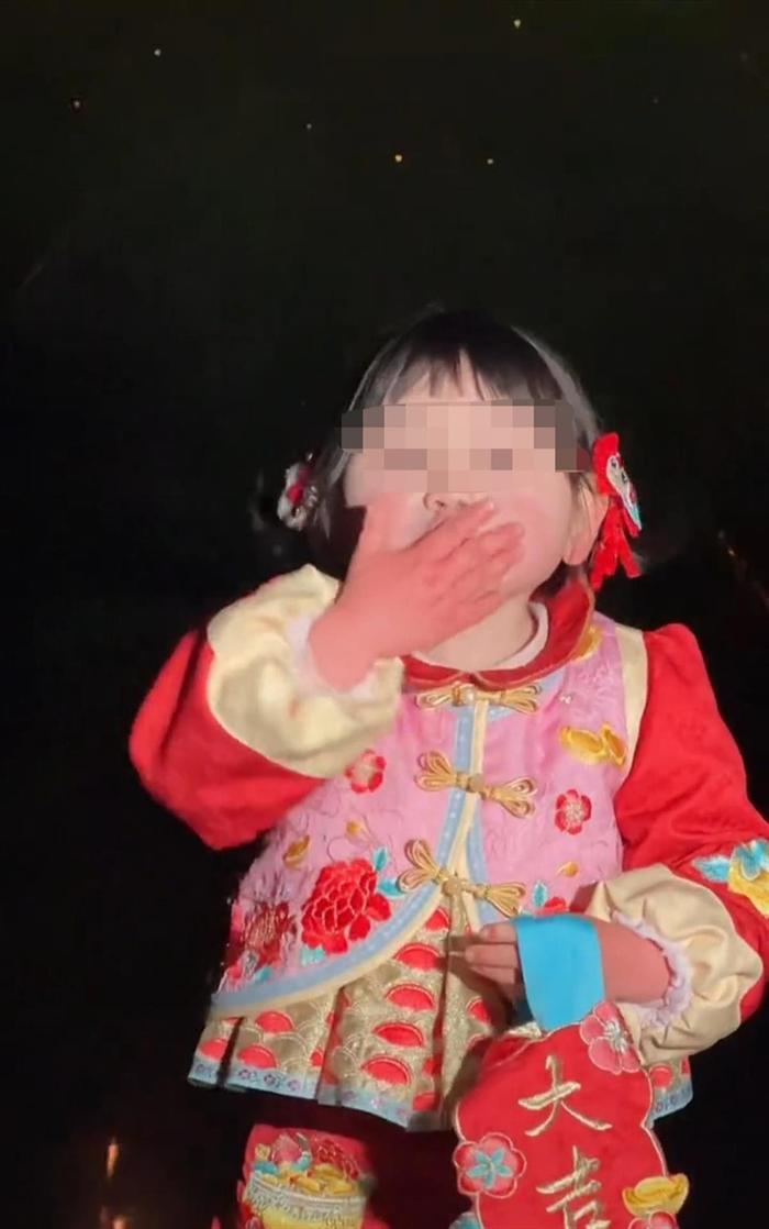4岁2000万粉丝网红身陷摆拍风波，当地：暂未发现故意摆拍，具体情况正进一步了解