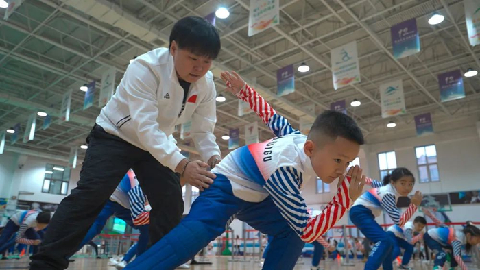 图为长春新区吉大慧谷学校速滑训练。