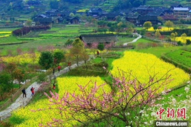奉家镇下团村古桃花源。袁小峰 摄