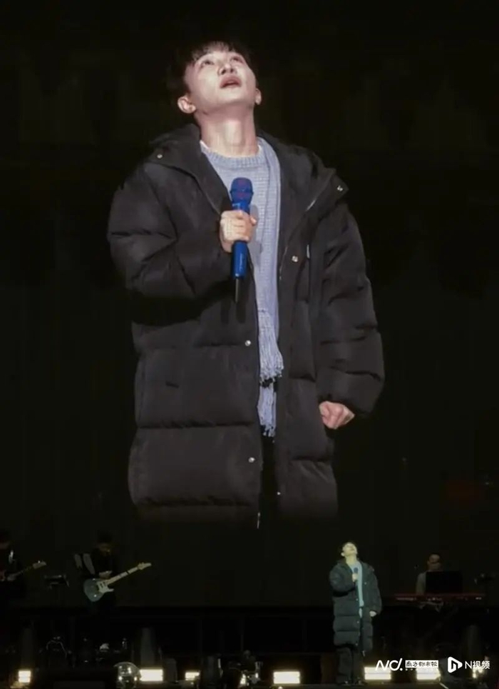 现场网友视频截图。