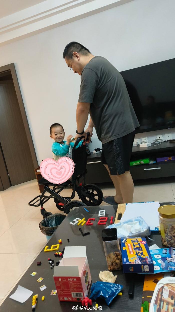 我觉得真的，睡得早也没什么值得开心的， 因为带孩子的时间并不变
