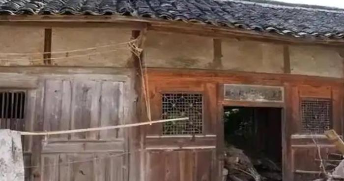 故事：18年老农翻修祖宅竟挖出银锭,专家让上交,他的话让众人呆住