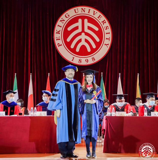 李丹一2020年取得北京大学深圳研究生院工商管理硕士学位。受访者供图