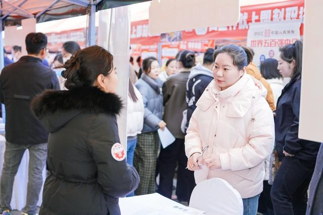 齐发力破解就业难题