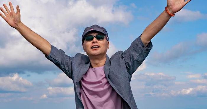 双胞胎被两家领养，39岁时惊现诸多相同，人类学家阐释缘由