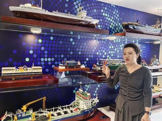 中交上航局疏浚展览馆内展示的众多“大国重器”模型。中青报·中青网记者 王烨捷/摄