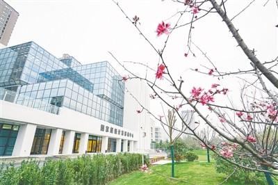 位于高新区的国家超级计算郑州中心 本报记者 马健 摄