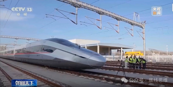CR450动车组已完成样车设计并成功下线。央视