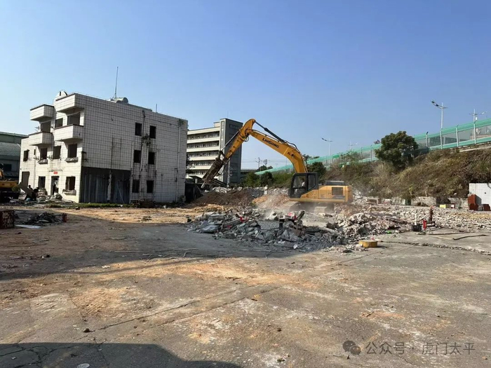 白沙南路沿线建（构）筑物拆除现场。