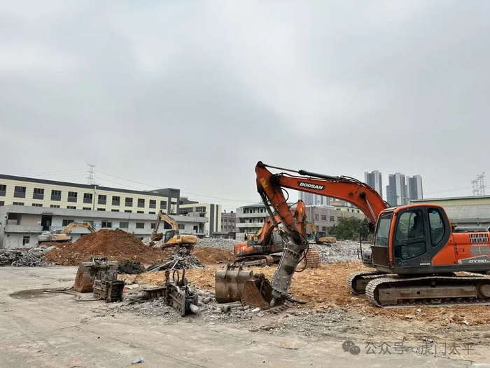白沙南路沿线建（构）筑物拆除现场。