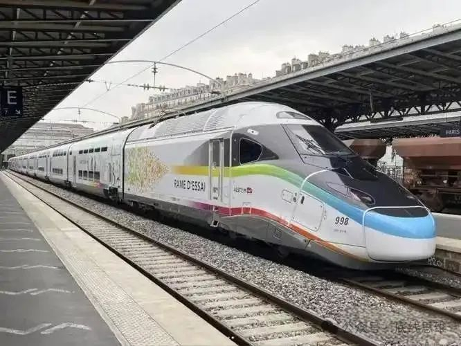 法国2024巴黎奥运涂装的TGV-M动车组