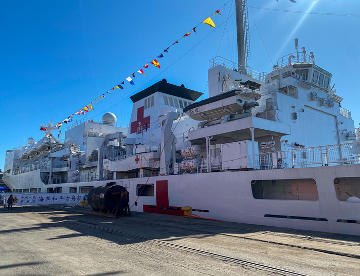  中国“和平方舟”号医院船。