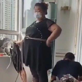 为丈夫护高空作业，200 斤妻子持续增重：我的体重就是他的安全感