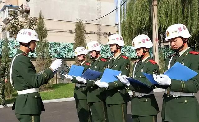 纠察是干啥的?为何一句“同志,请留步!”,比遇到首长还吓人?|纠察_新浪新闻