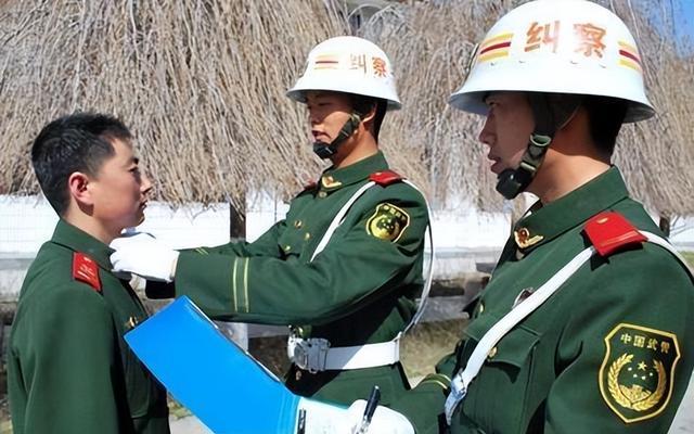 纠察是干啥的?为何一句"同志,请留步,比遇到首长还吓人?