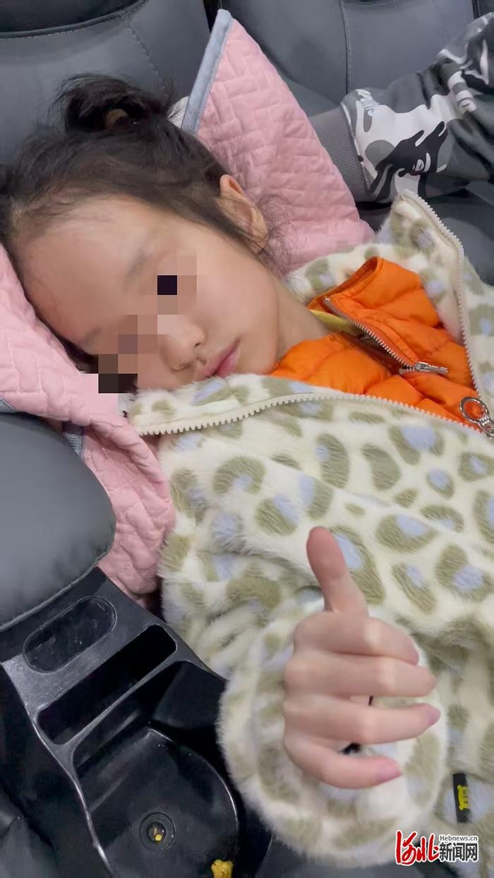 父母带双目失明女儿去影院“听”《哪吒2》，传递哪吒不屈服于命运的精神