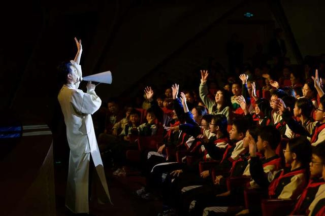 粤港澳三地少年与《先锋少年》演员互动。主办方供图