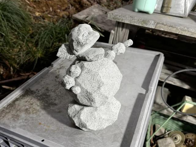 周慧洪用青石打造的石矶娘娘。受访者供图