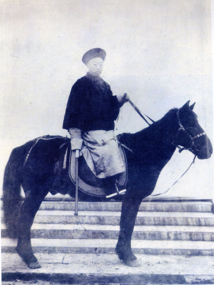 奕譞视察海军时骑马像