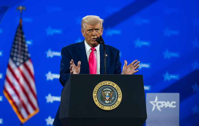 22日，特朗普在保守派政治行动会议（CPAC）上发表演讲 图源：视觉中国