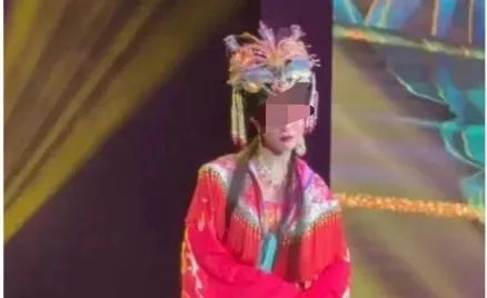 罗大美在舞台表演 图据“罗大美”账号
