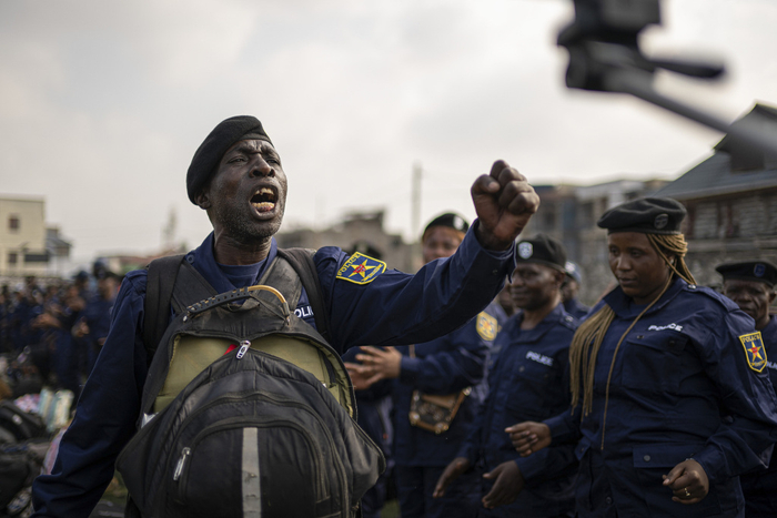 当地时间2025年2月23日，前刚果民主共和国军队和警察人员投降新型反叛组织M23，而后抵达刚果戈马。