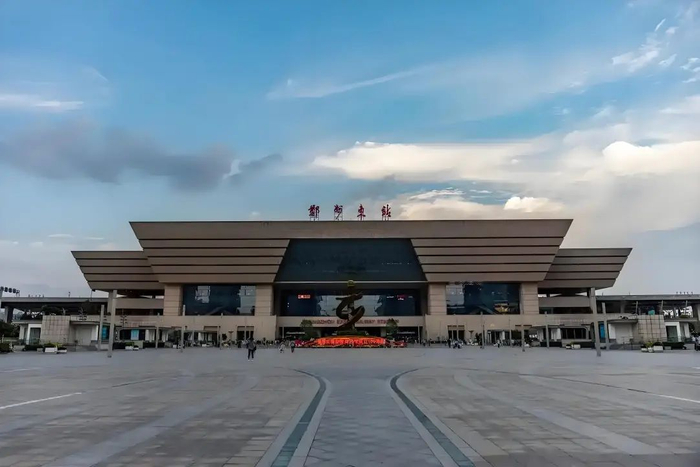 图：郑州东站