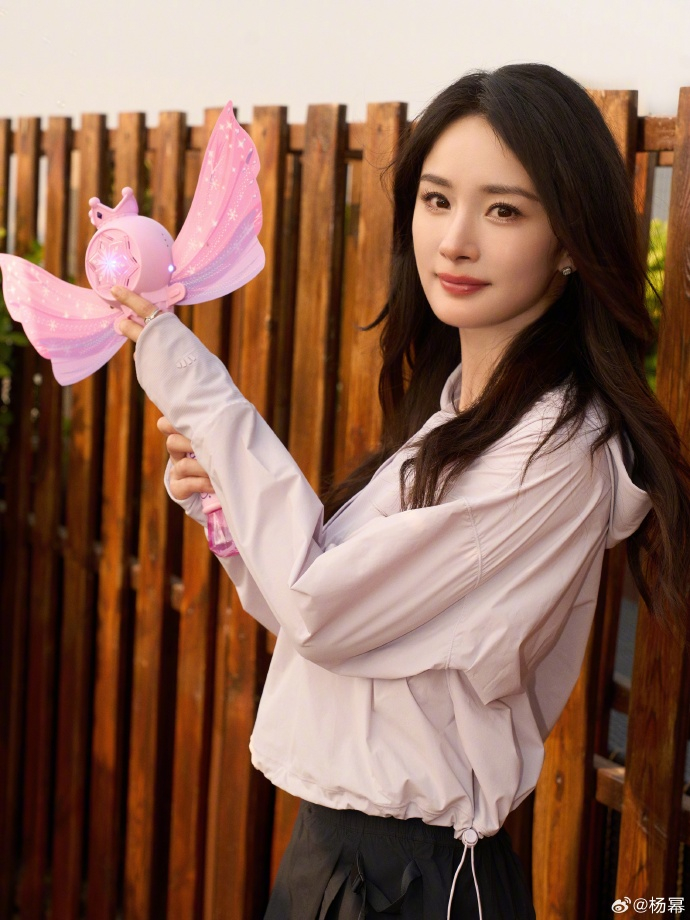图源@杨幂