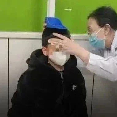 悔死了！男孩最终身高只有1米5，打生长激素都没用！只因家里人爱干这件事