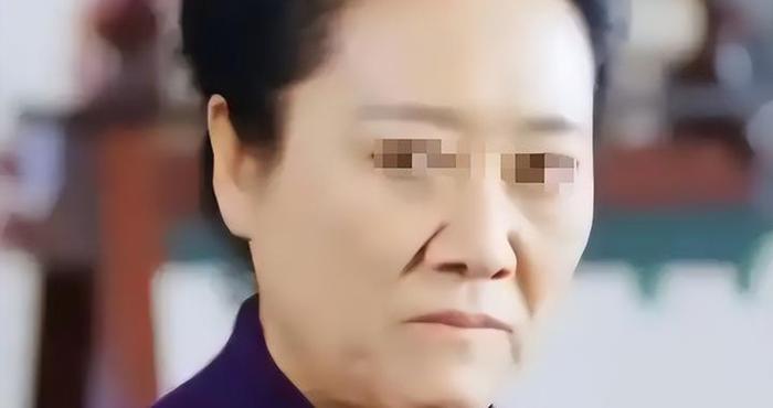 故事：婆婆把女儿救命钱给侄子,我装不知情,3天后她跪在我面求救