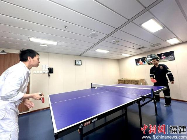 图为“华瑞龙”轮上的乒乓球室。中新网记者吕巧琴 摄