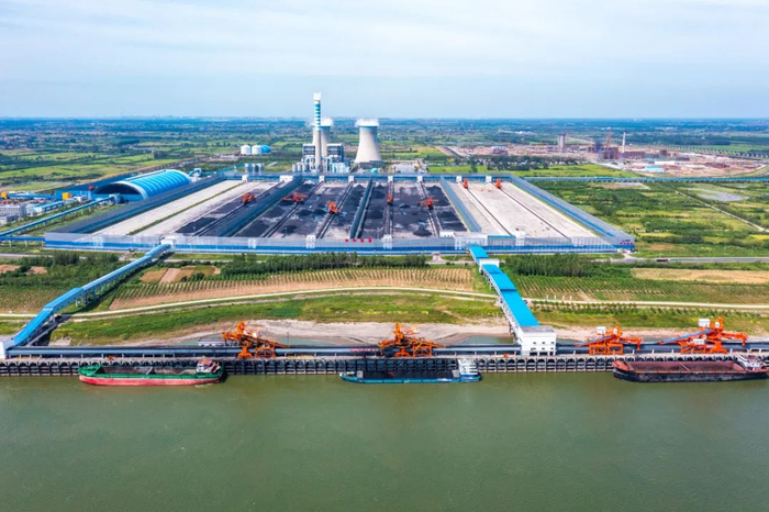 湖北能源荆州煤炭铁水联运储配基地 摄影：胡九思