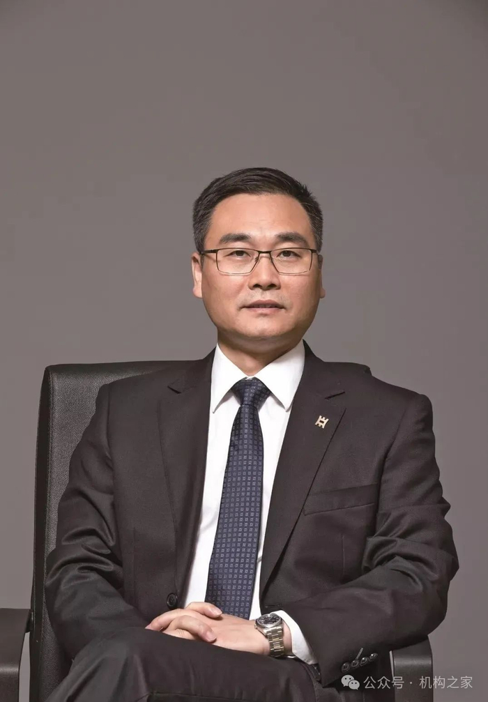 上图系河南农商银行董事长郝惊涛