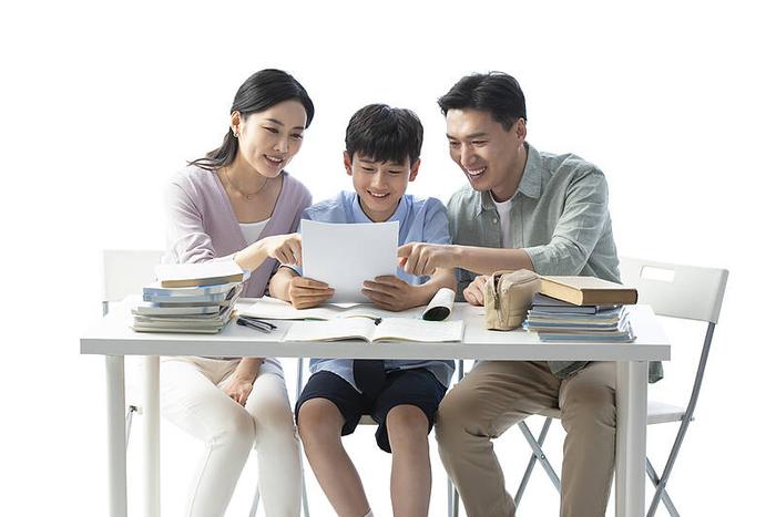 闪电心灵愈站 | 当孩子不尊重你、不理你时怎么办？心理专家：记住6个字就够了