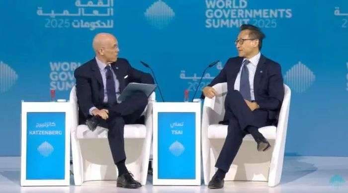 蔡崇信出席迪拜WGS大会谈论AI未来发展