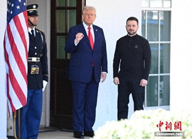 图为特朗普在白宫迎接泽连斯基抵达。中新社记者 陈孟统 摄
