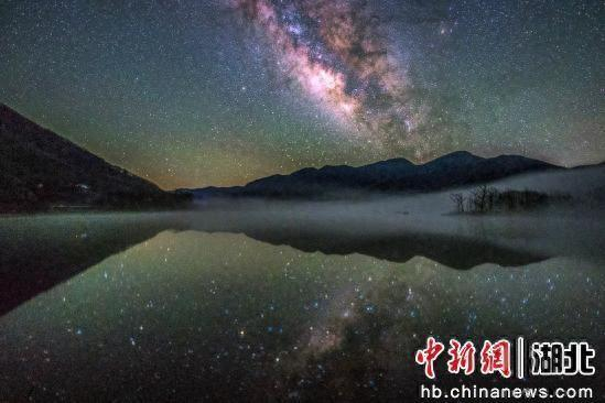 大九湖星空平流雾。薛扬 摄